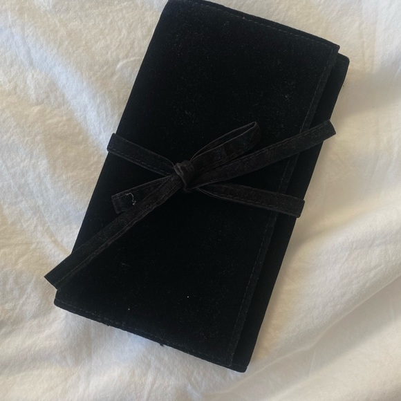 Hugo Boss Black Soft Suede Travel Jewellery Case​​​​​ - Picture 2 of 8